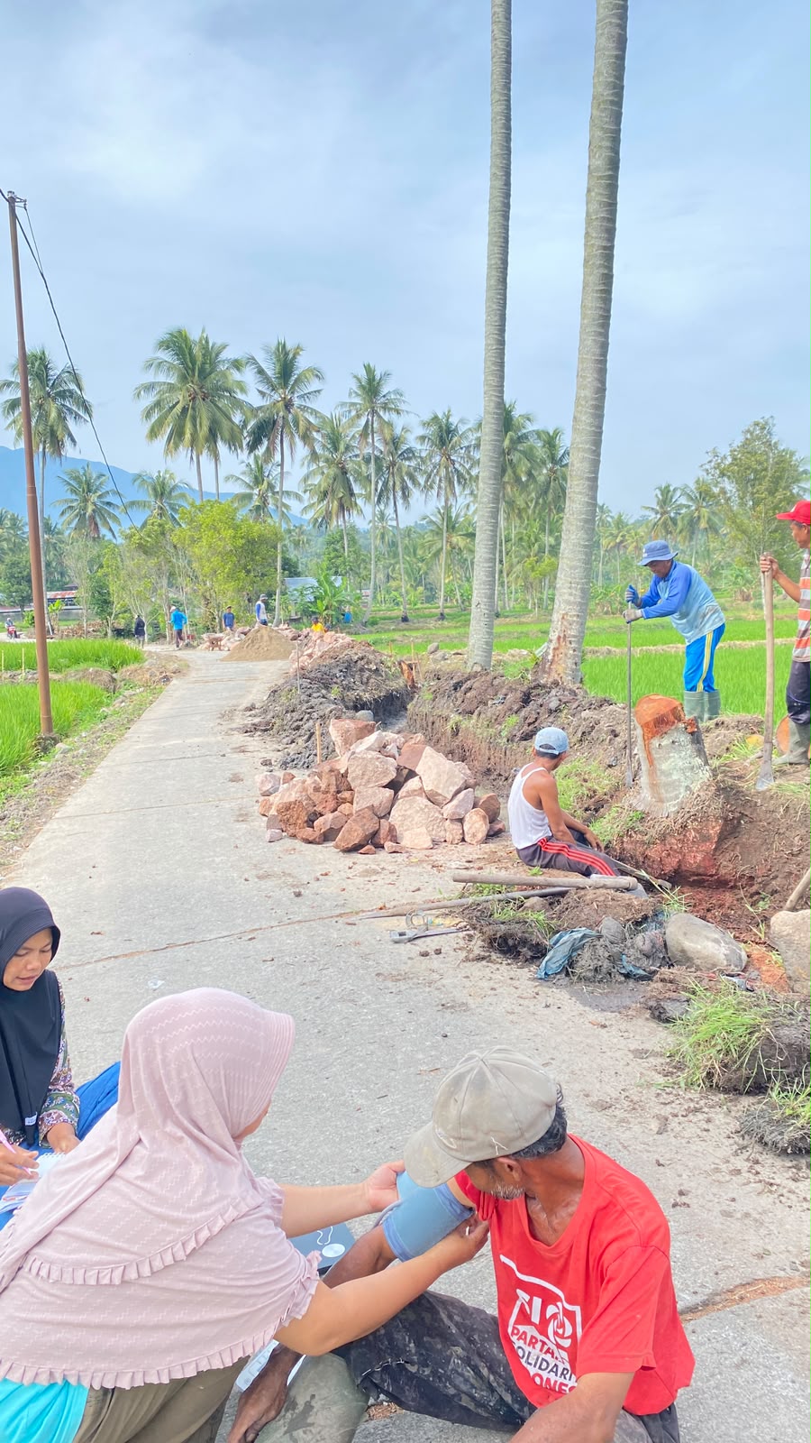 Sistem ‘Kejar Bola’, Bidan Sri Kurnia Boyong Program Cek Kesehatan Gratis Puskesmas Jua Gaek ke Tengah Masyarakat
